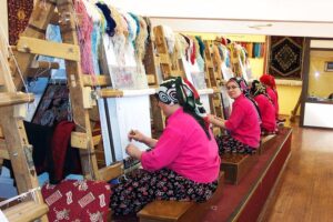 Read more about the article Sejarah Awal Mula Karpet : Dari Penghangat Dingin Hingga Simbol Seni Budaya Dunia
